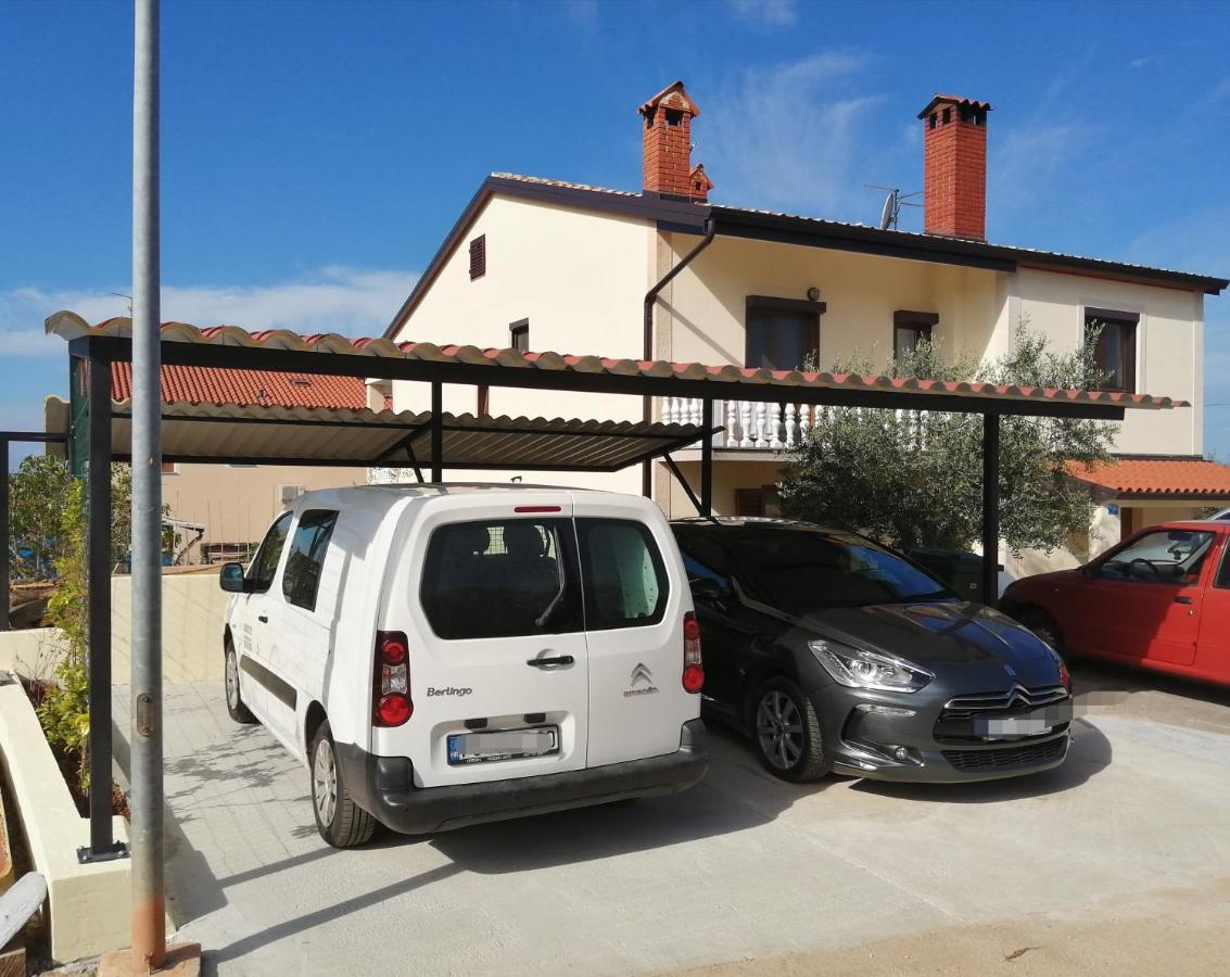 Room Kris With Private Entrance & Private Bathroom Vilanija Exterior photo