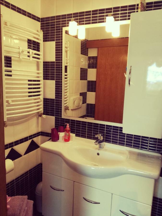 Room Kris With Private Entrance & Private Bathroom Vilanija Exterior photo