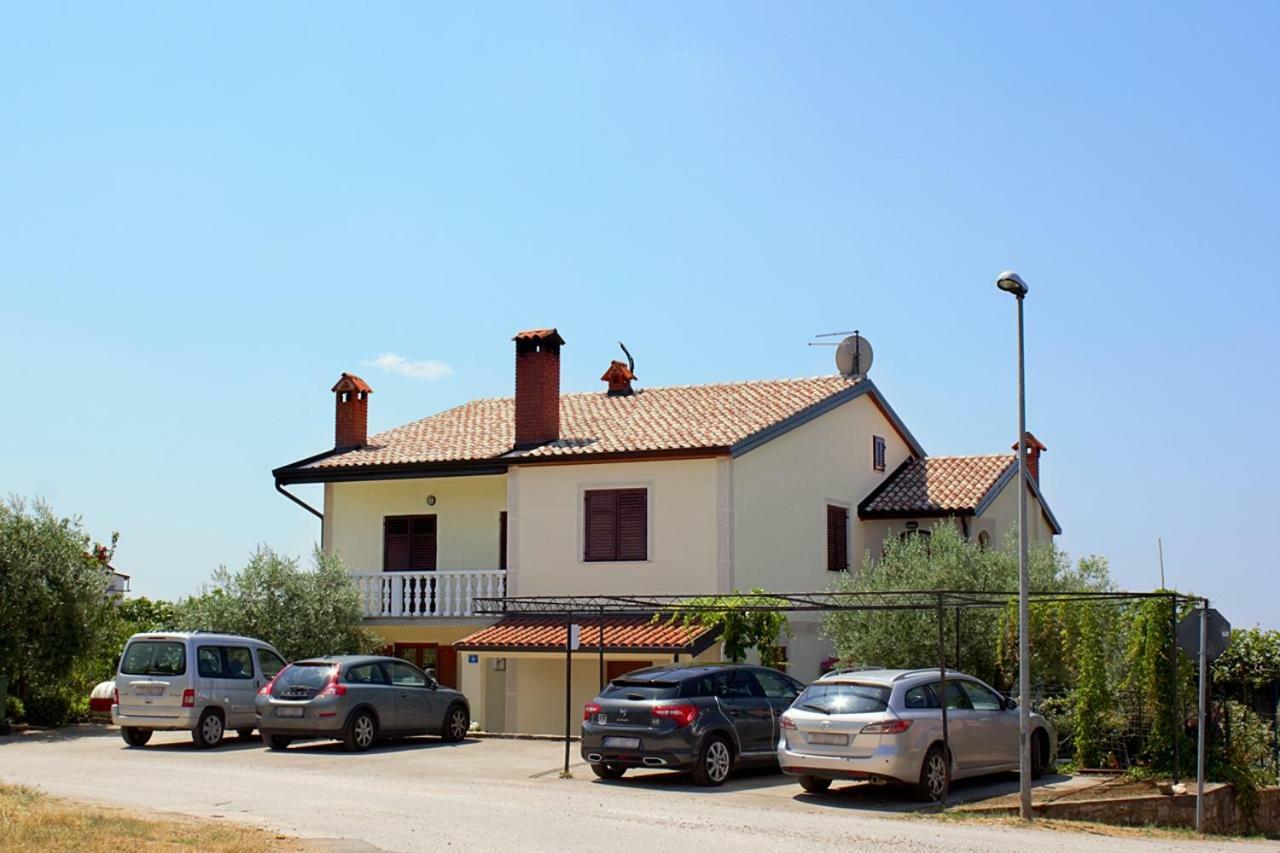 Room Kris With Private Entrance & Private Bathroom Vilanija Exterior photo
